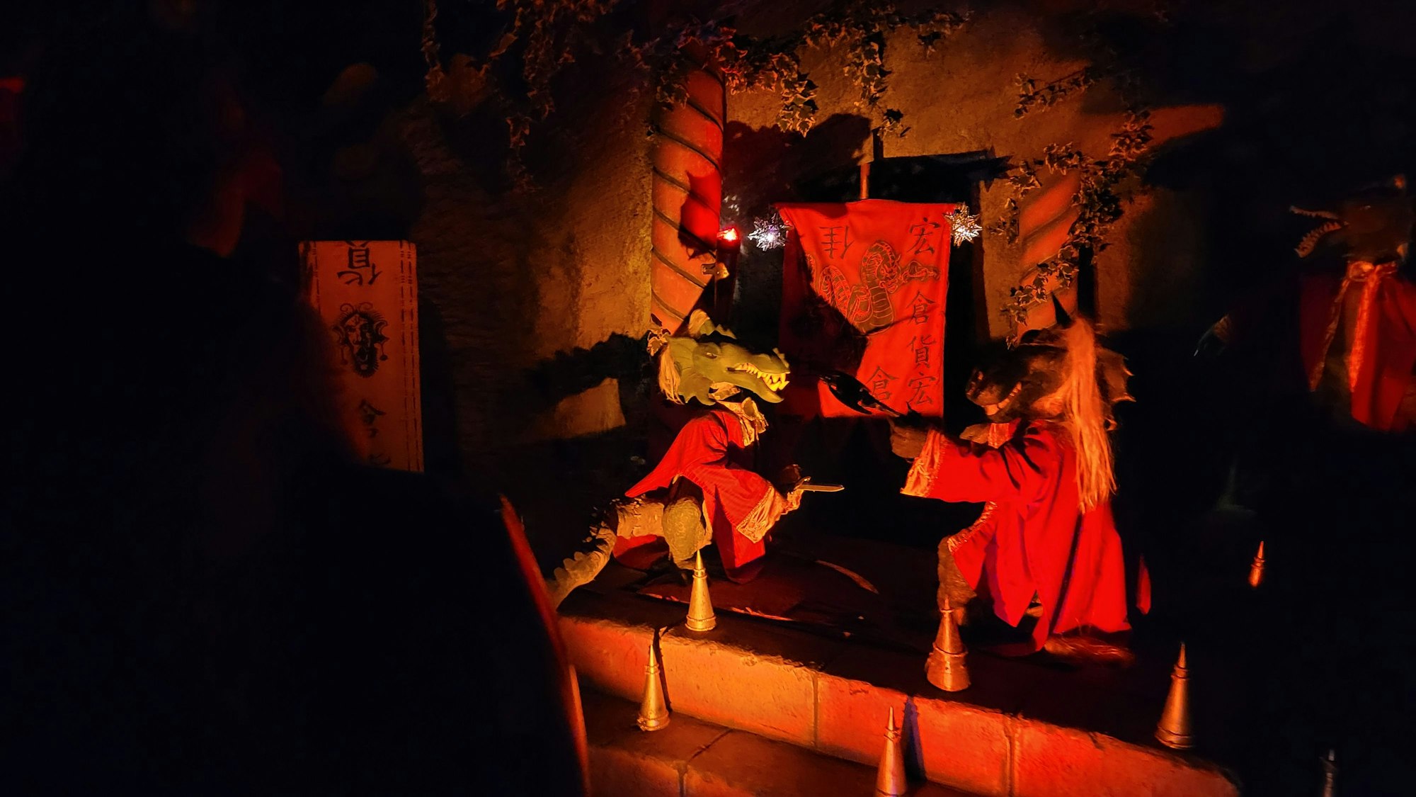 Szenen aus der Geister Rikscha im Phantasialand.
