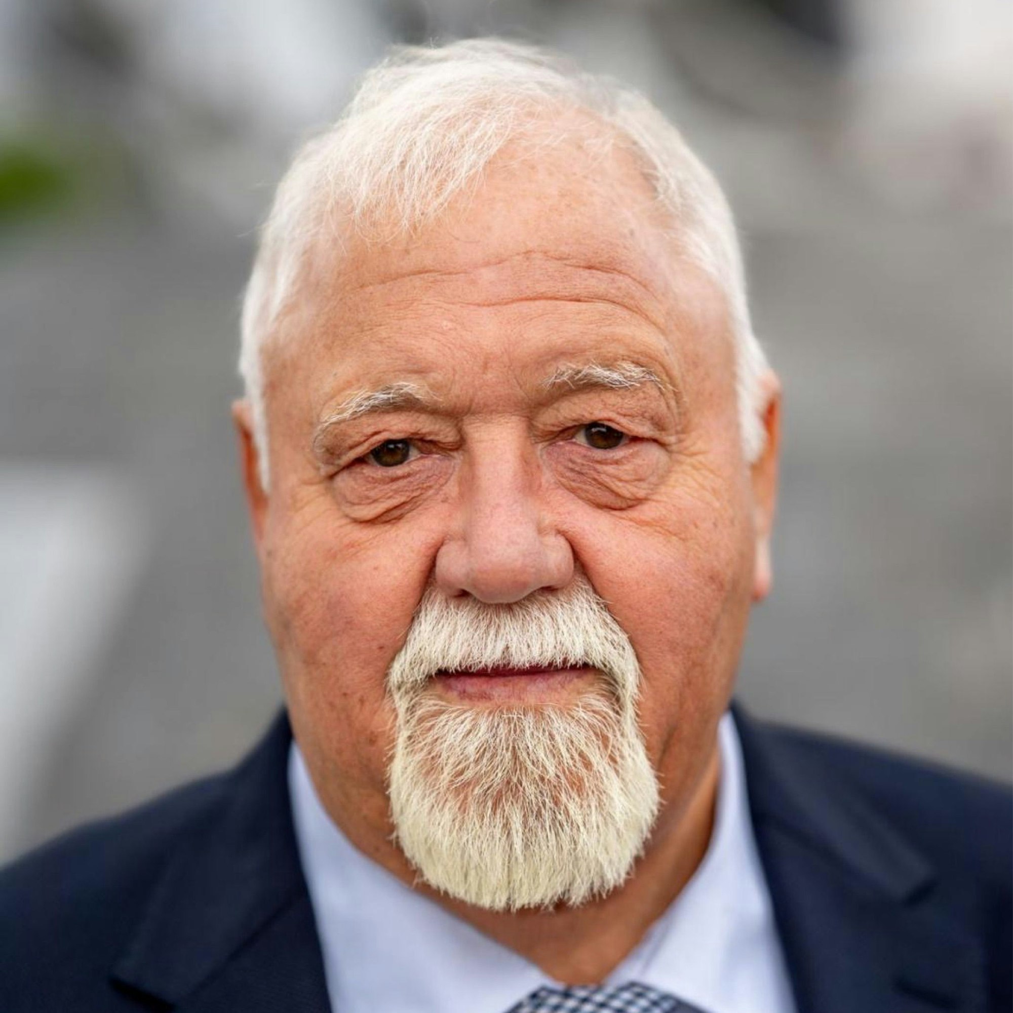 Das Porträtfoto zeigt Peter Kronenberg.