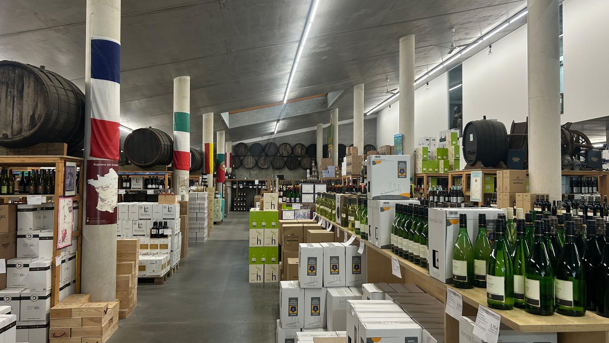 Die Verkaufshalle des Kölner Weindepots.