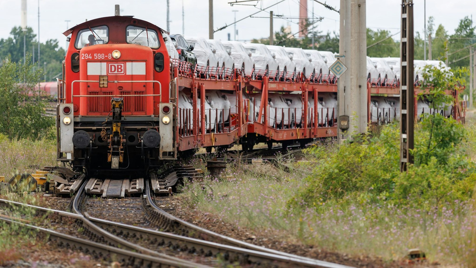 Bei DB Cargo steht derzeit alles auf dem Prüfstand - jetzt soll die Werke-Landschaft umstrukturiert werden. (Symbolbild)