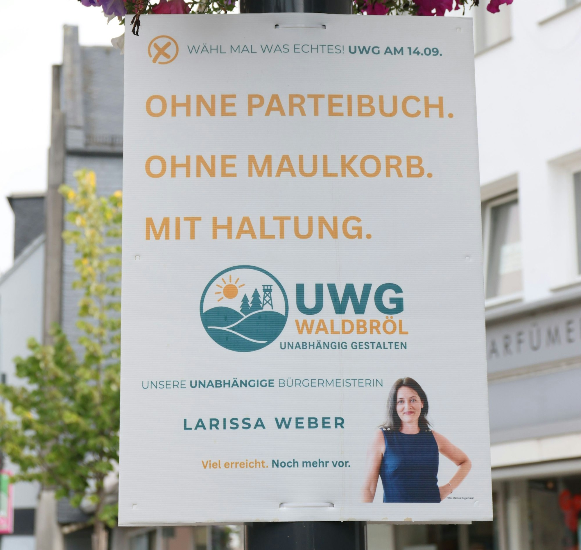 Das ganze Plakat, fotografiert an der Kaiserstraße in Waldbröl.