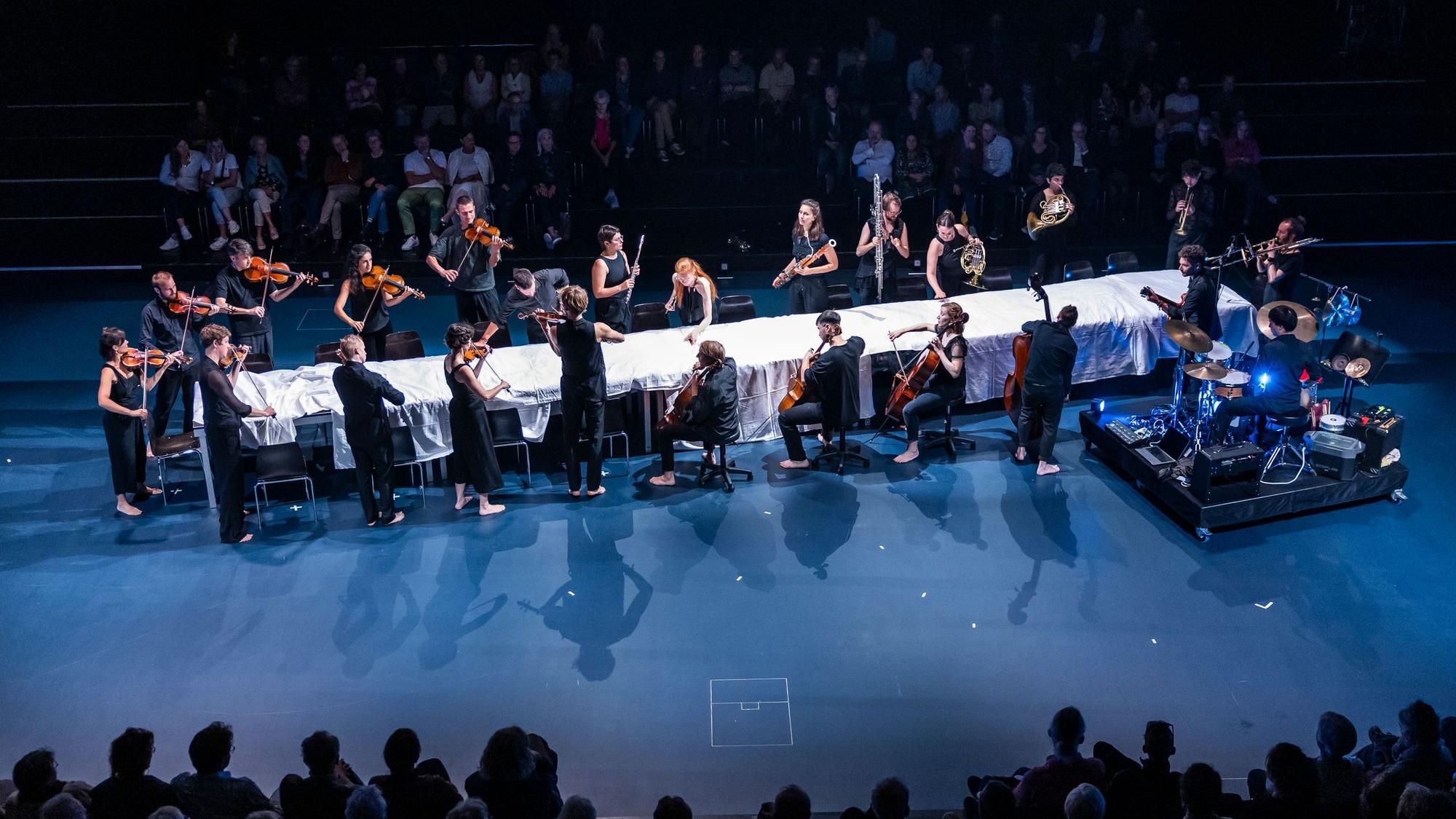Das Berliner Stegreif Orchester gastiert am Freitag, 5. September, im Rahmen des Beethovenfests mit einem ungewöhnlichen Konzert im Siegburger Rhein Sieg Forum.