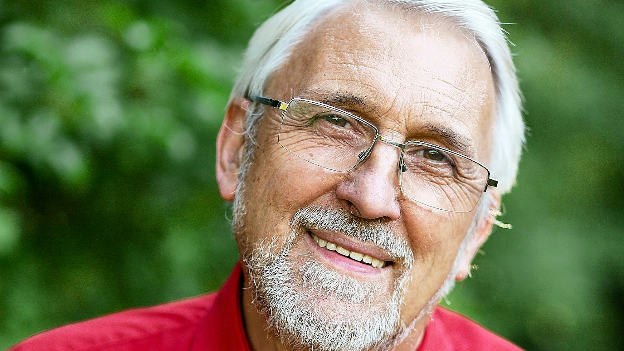 Das Proträtbild zeigt Gerhard Mayer.