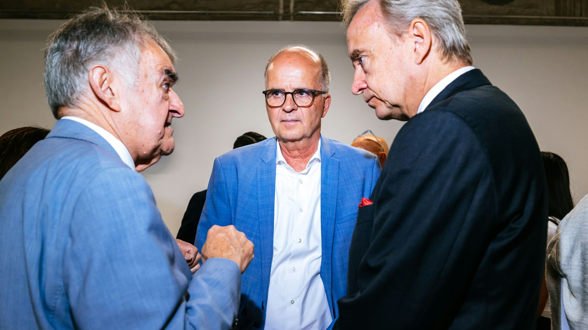 OB-Kanadidat Markus Greitemann (CDU) im Gespärch mit Landesminister Herbert Reul und Fraktionschef Bernd Petelkau.