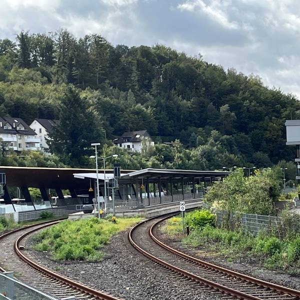 Das Archivfoto zeigt den Bahnhof in Gummersbach - ohne Zug.