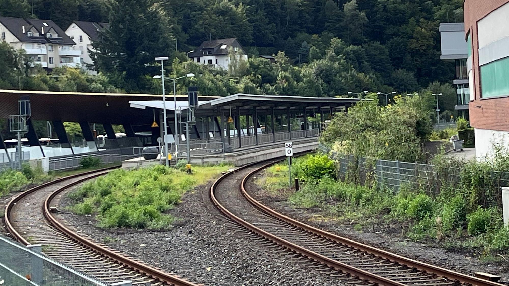 Das Archivfoto zeigt den Bahnhof in Gummersbach - ohne Zug.