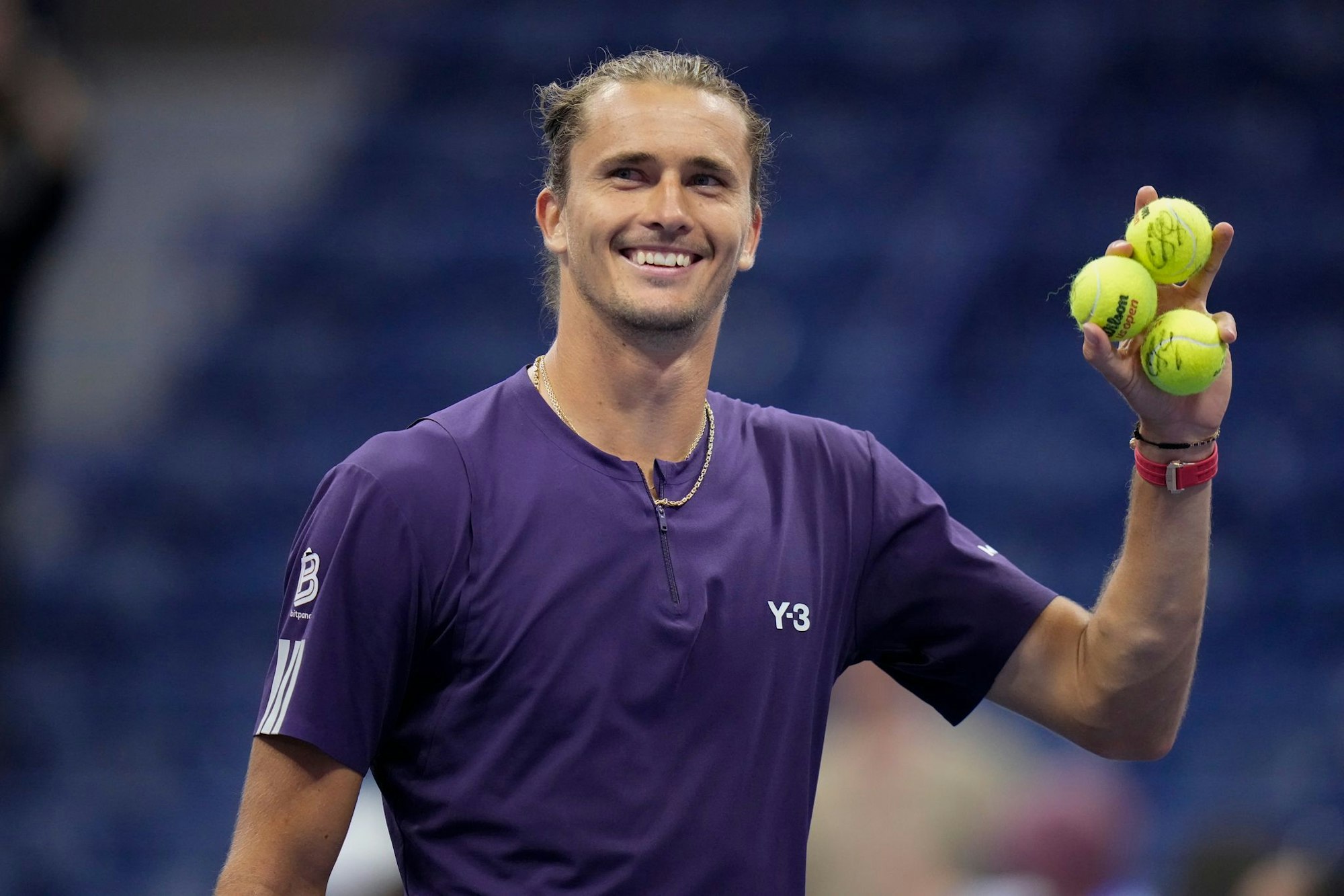 Alexander Zverev präsentierte sich nach seinem Auftaktsieg auch zu später Stunde noch entspannt.