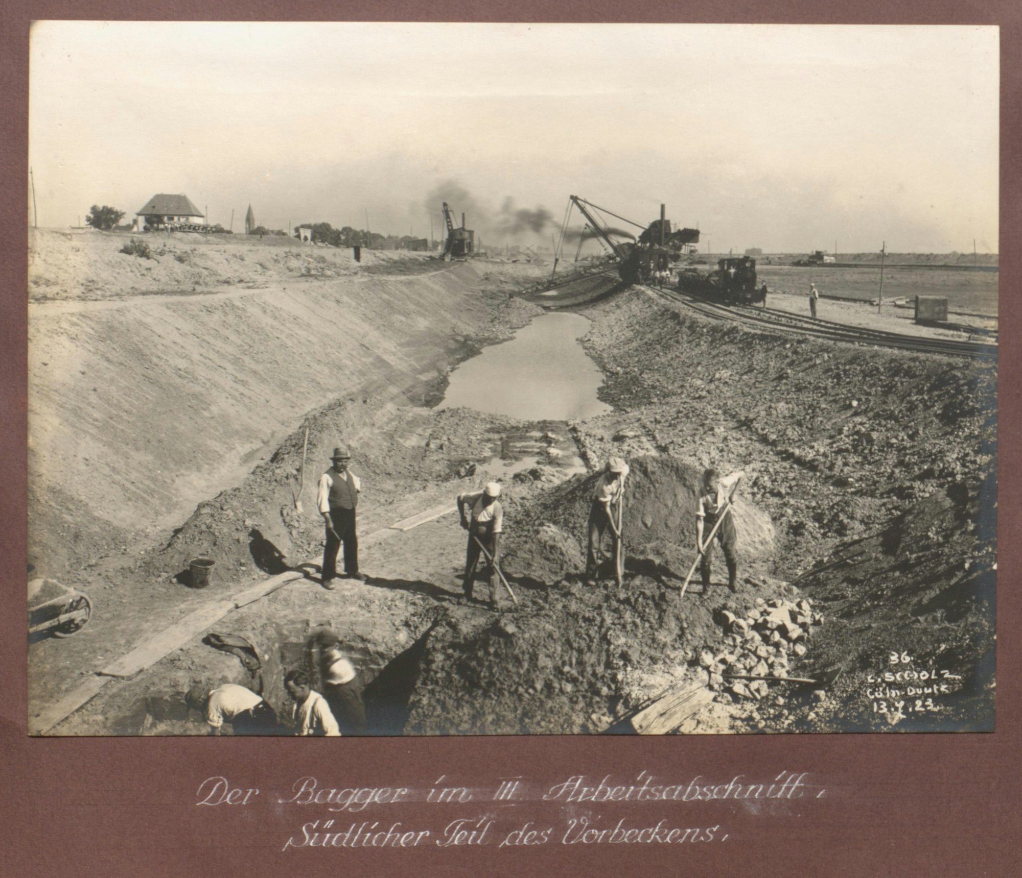 Schwarz-Weiß-Aufnahme vom Bau des Hafens in Köln Niehl aus dem Jahr 1923