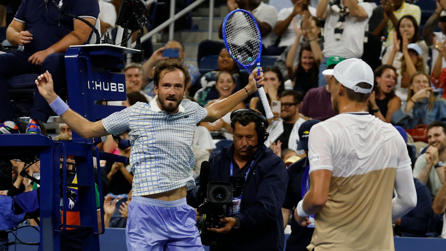 Daniil Medwedew erhielt eine 42.500-Dollar-Geldstrafe bei den US Open für unsportliches Verhalten und einen zerstörten Schläger.