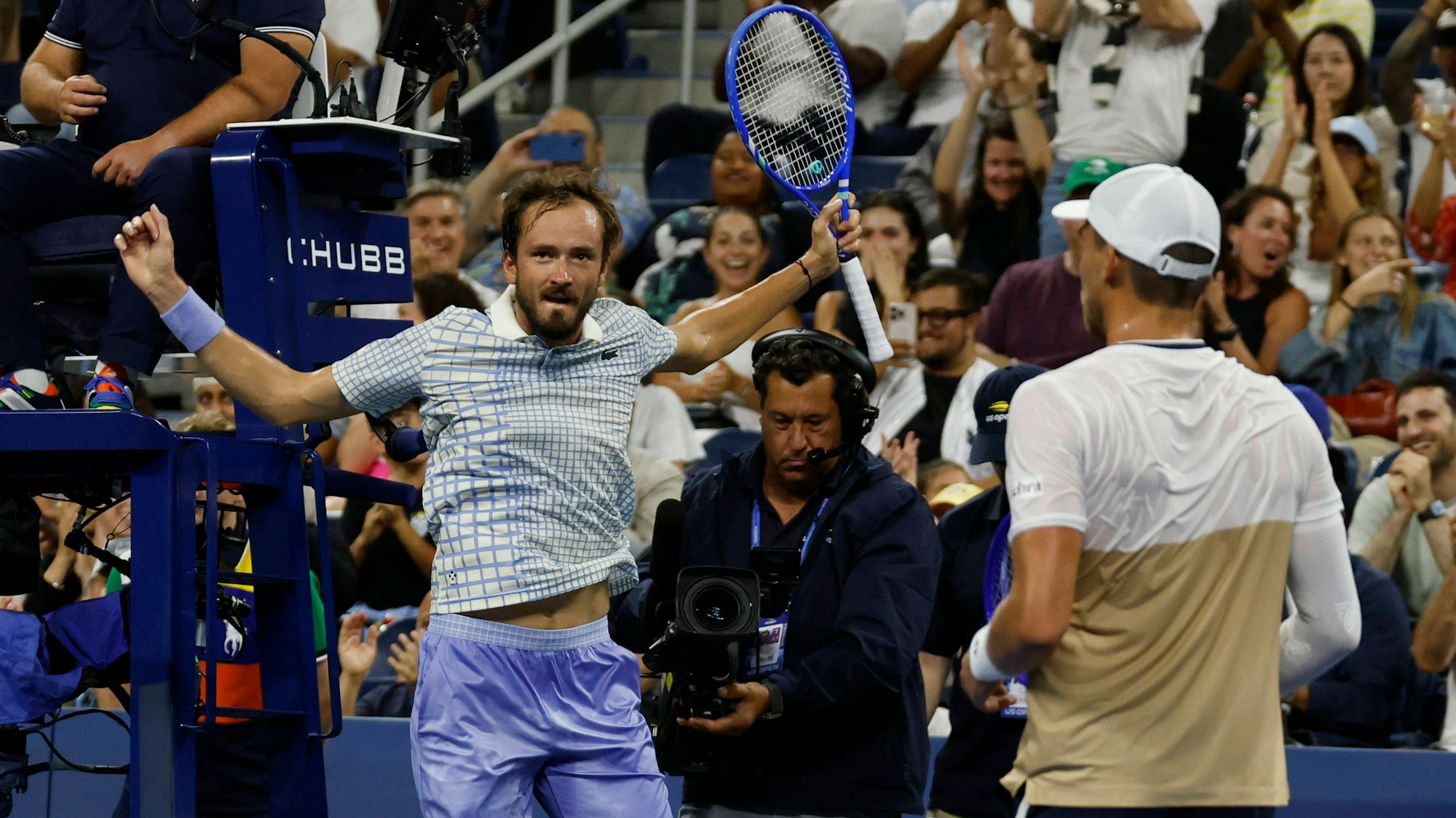Daniil Medwedew erhielt eine 42.500-Dollar-Geldstrafe bei den US Open für unsportliches Verhalten und einen zerstörten Schläger.