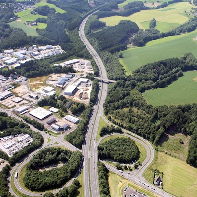 Rechts oberhalb der Autobahnbrücke könnte auf einer rund fünf Hektar großen Fläche eine Recycling-Anlage für Bauschutt entstehen.