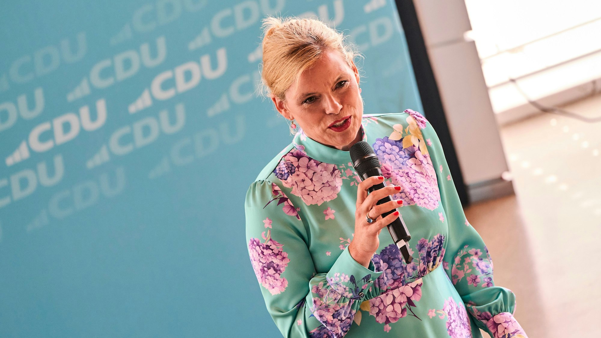 Julia Klöckner setzt sich gegen Vorwürfe der Parteilichkeit zur Wehr und plädiert für respektvolle Debattenkultur. (Archivbild)