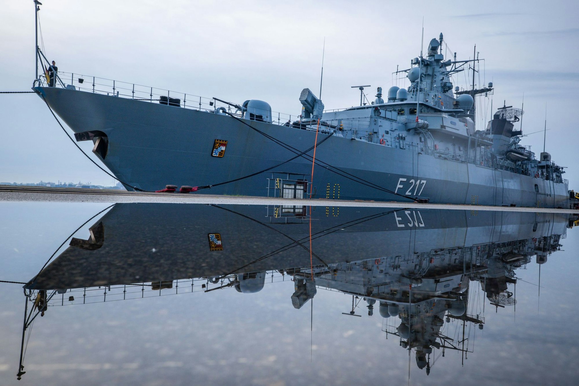Die Fregatte «Bayern» vor dem Auslaufen auf die Ostsee.