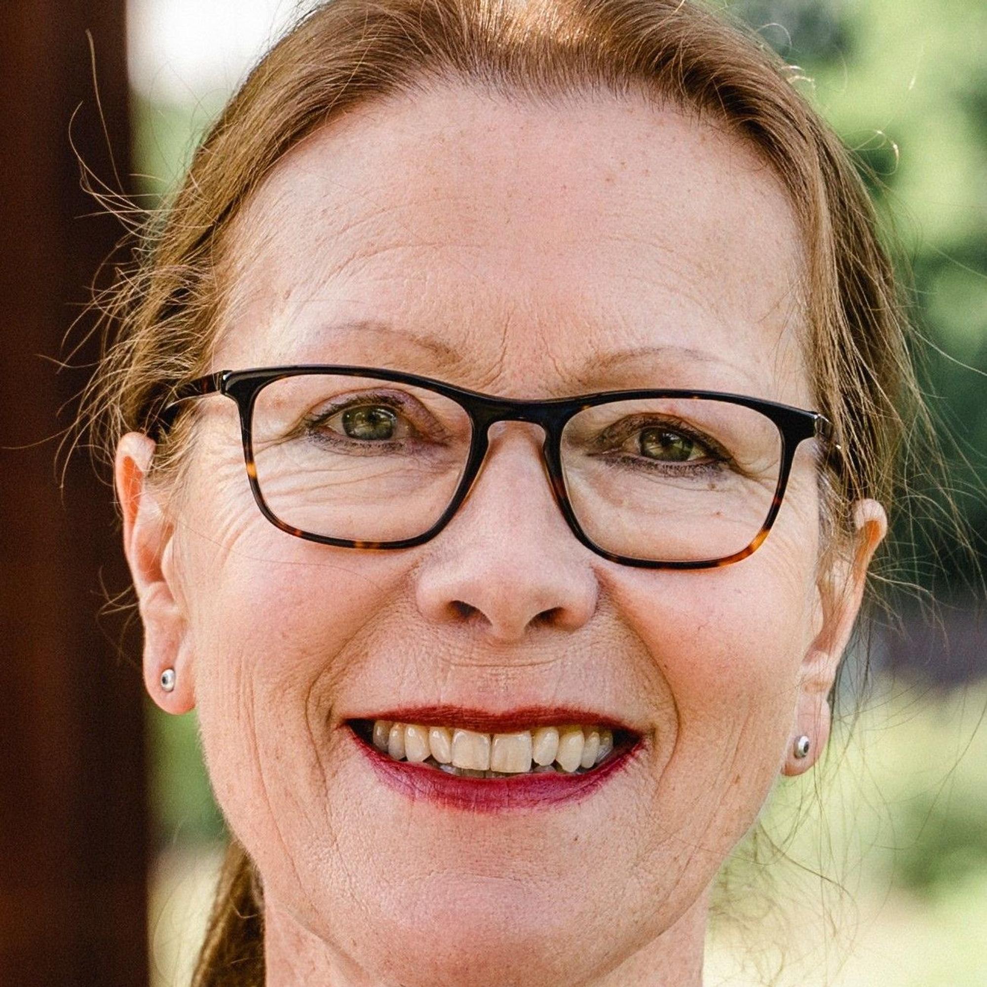 Das Porträtbild zeigt Maria Sigel-Wings.