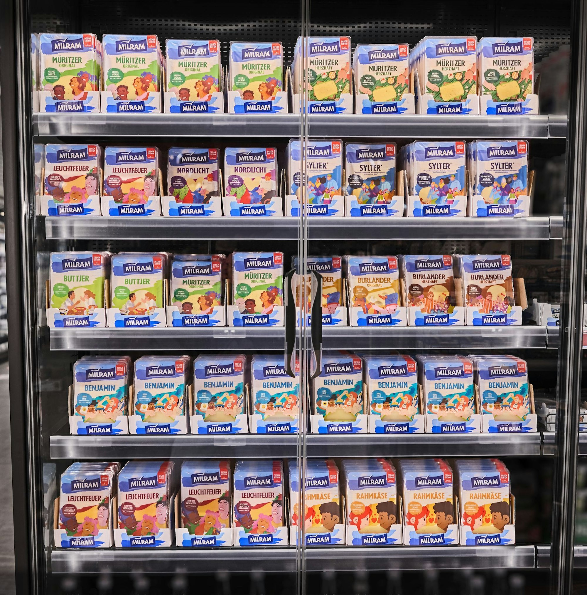 Auf einigen Milram-Käseverpackungen sind Menschen verschiedener Hautfarben zu sehen.