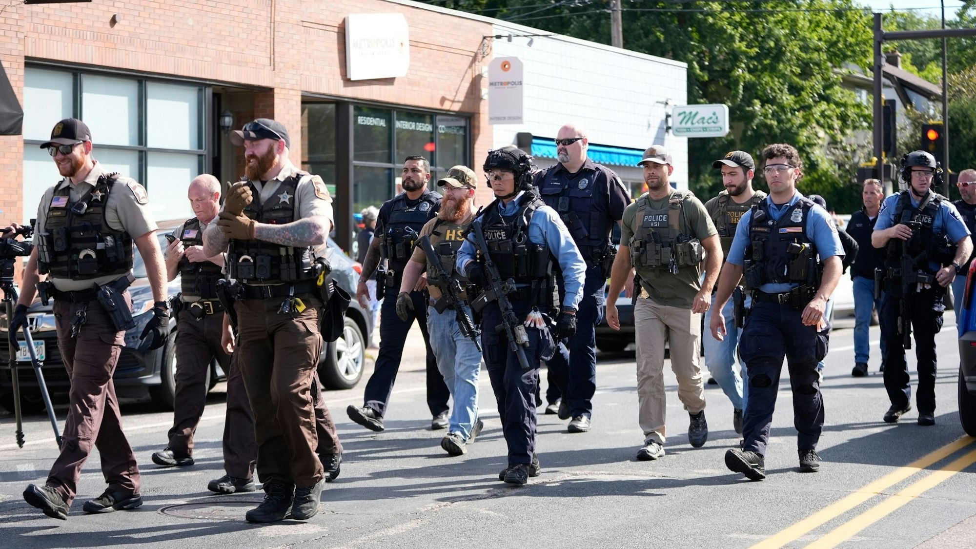 Auf einem Gewehr des Täters soll nach Regierungsangaben «Tötet Donald Trump» gestanden haben.