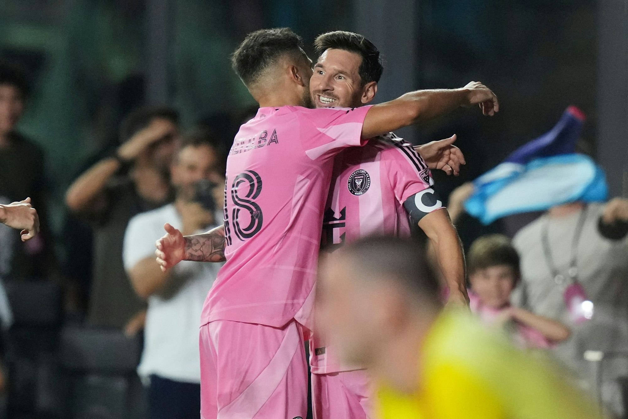 Lionel Messi (r) machte mal wieder den Unterschied.