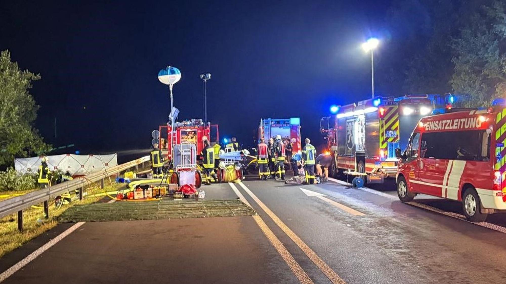 Das Bild zeigt die Unfallstelle am Ausbauende der A1 bei Blankenheim.