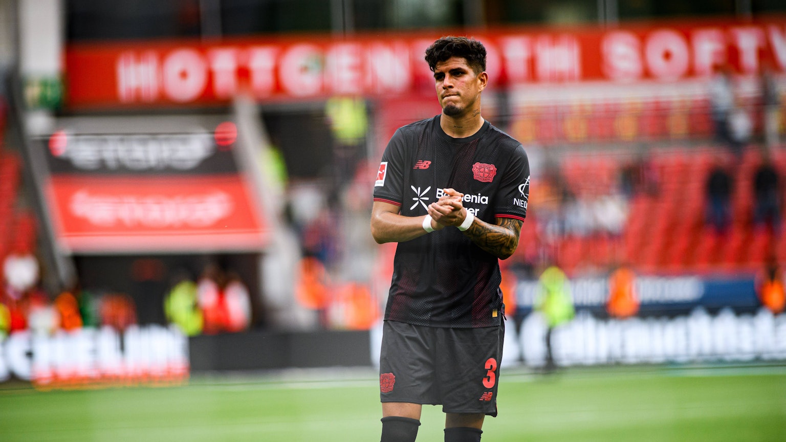 Steht womöglich in Bremen vor seinem letzten Auftritt für Bayer Leverkusen: Piero Hincapie könnte zum FC Arsenal wechseln.