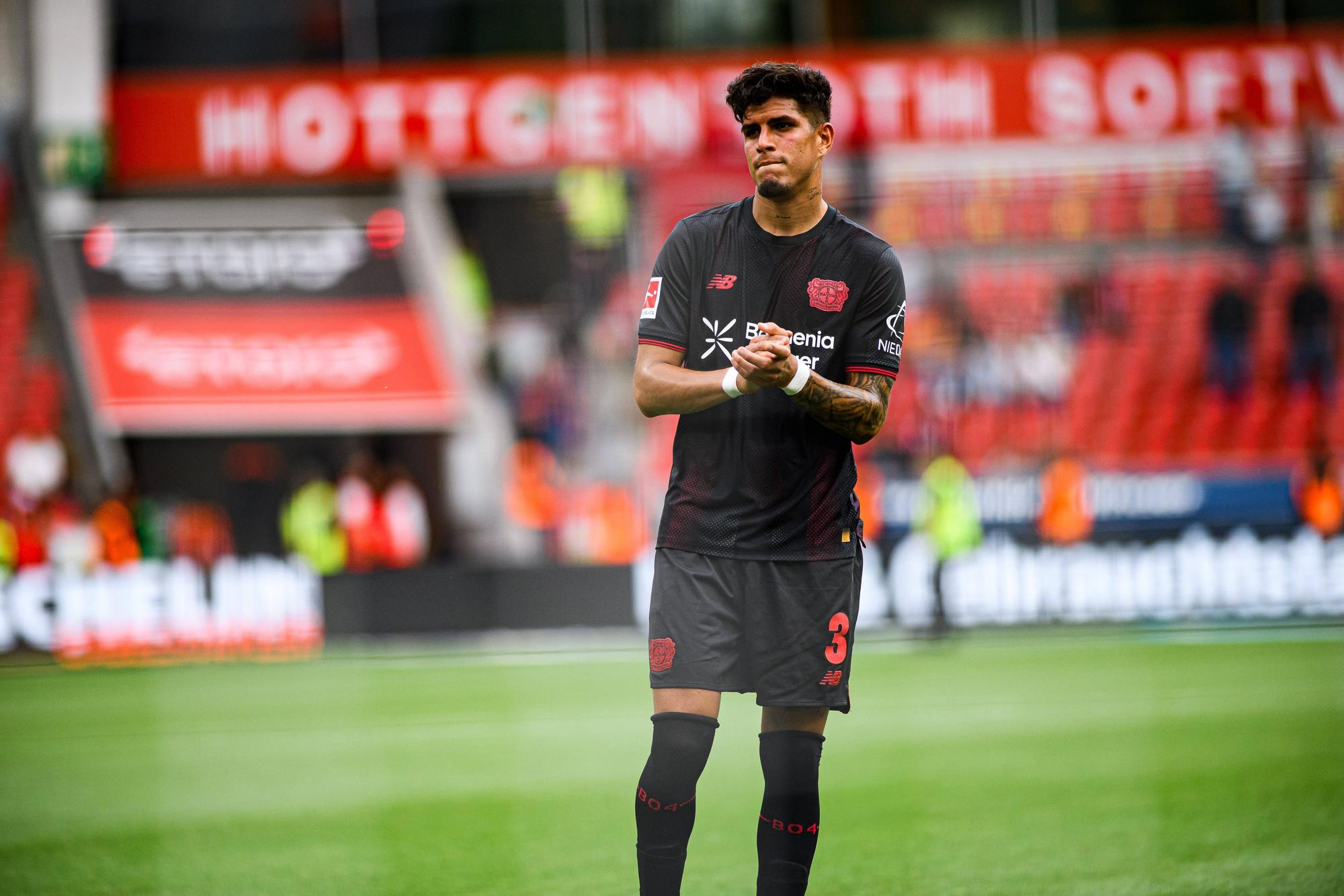 Steht womöglich in Bremen vor seinem letzten Auftritt für Bayer Leverkusen: Piero Hincapie könnte zum FC Arsenal wechseln.