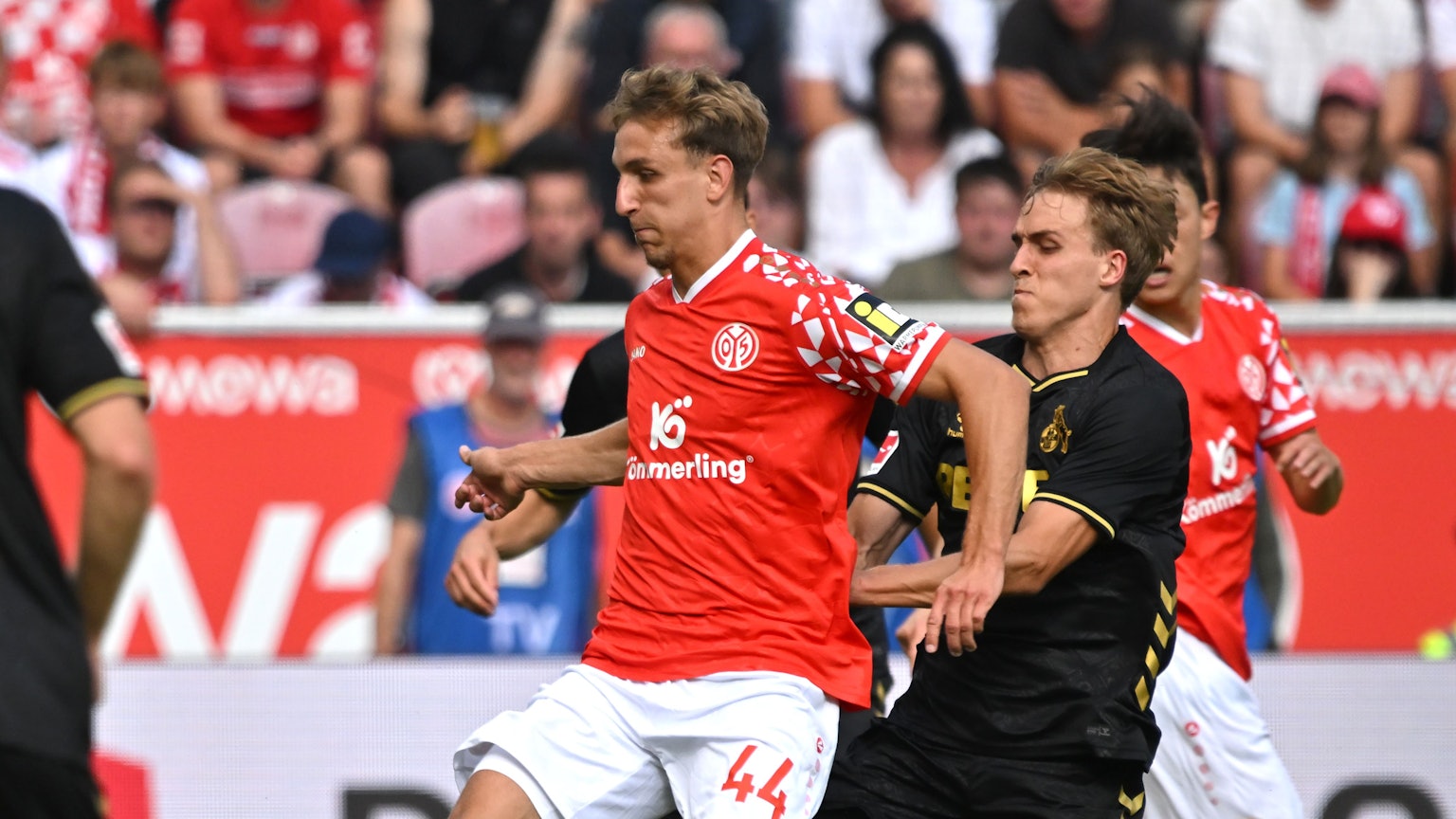 Einer der Garanten für den erfolgreichen Saisonstart des 1. FC Köln: Abwehrchef Timo Hübers (r.) nähert sich wieder seiner Bestform aus Bundesliga-Zeiten.