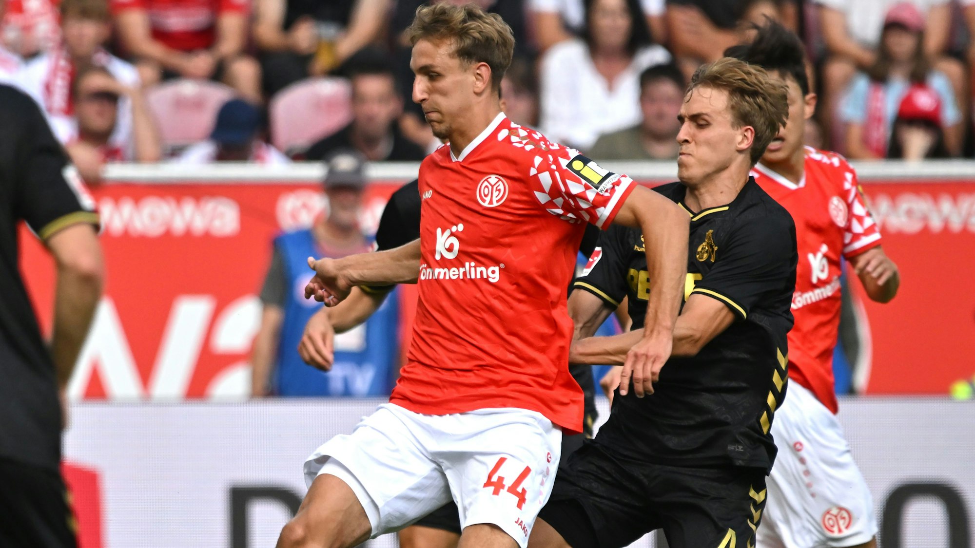 Einer der Garanten für den erfolgreichen Saisonstart des 1. FC Köln: Abwehrchef Timo Hübers (r.) nähert sich wieder seiner Bestform aus Bundesliga-Zeiten.