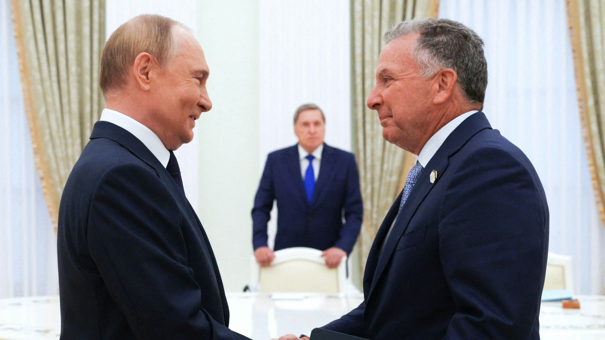 Gute Laune in Moskau: Trump-Unterhändler Steve Witkoff am 6. August bei einem Treffen mit Kremlchef Wladimir Putin. Der US-Sondergesandte soll die Worte des russischen Präsidenten bei dem folgenden Gespräch falsch verstanden haben.