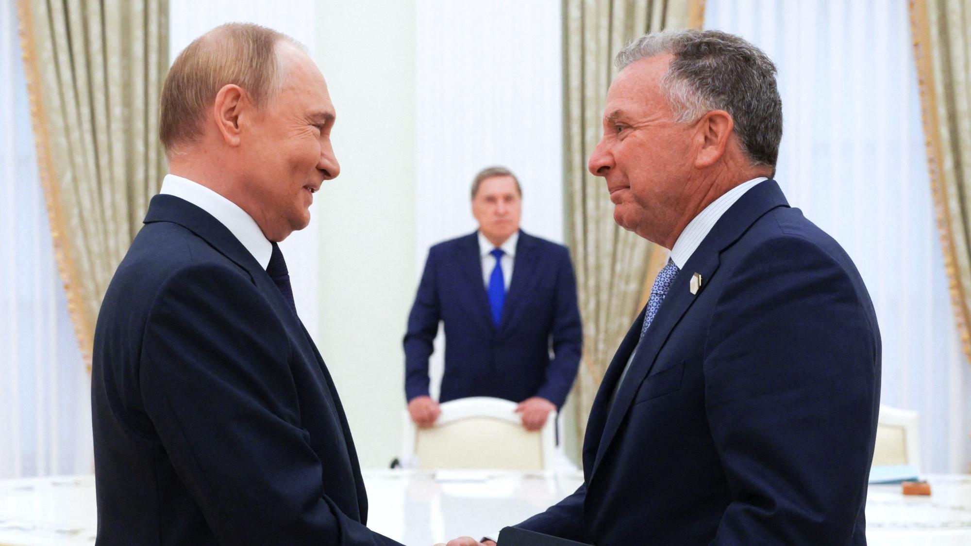 Gute Laune in Moskau: Trump-Unterhändler Steve Witkoff am 6. August bei einem Treffen mit Kremlchef Wladimir Putin. Der US-Sondergesandte soll die Worte des russischen Präsidenten bei dem folgenden Gespräch falsch verstanden haben.
