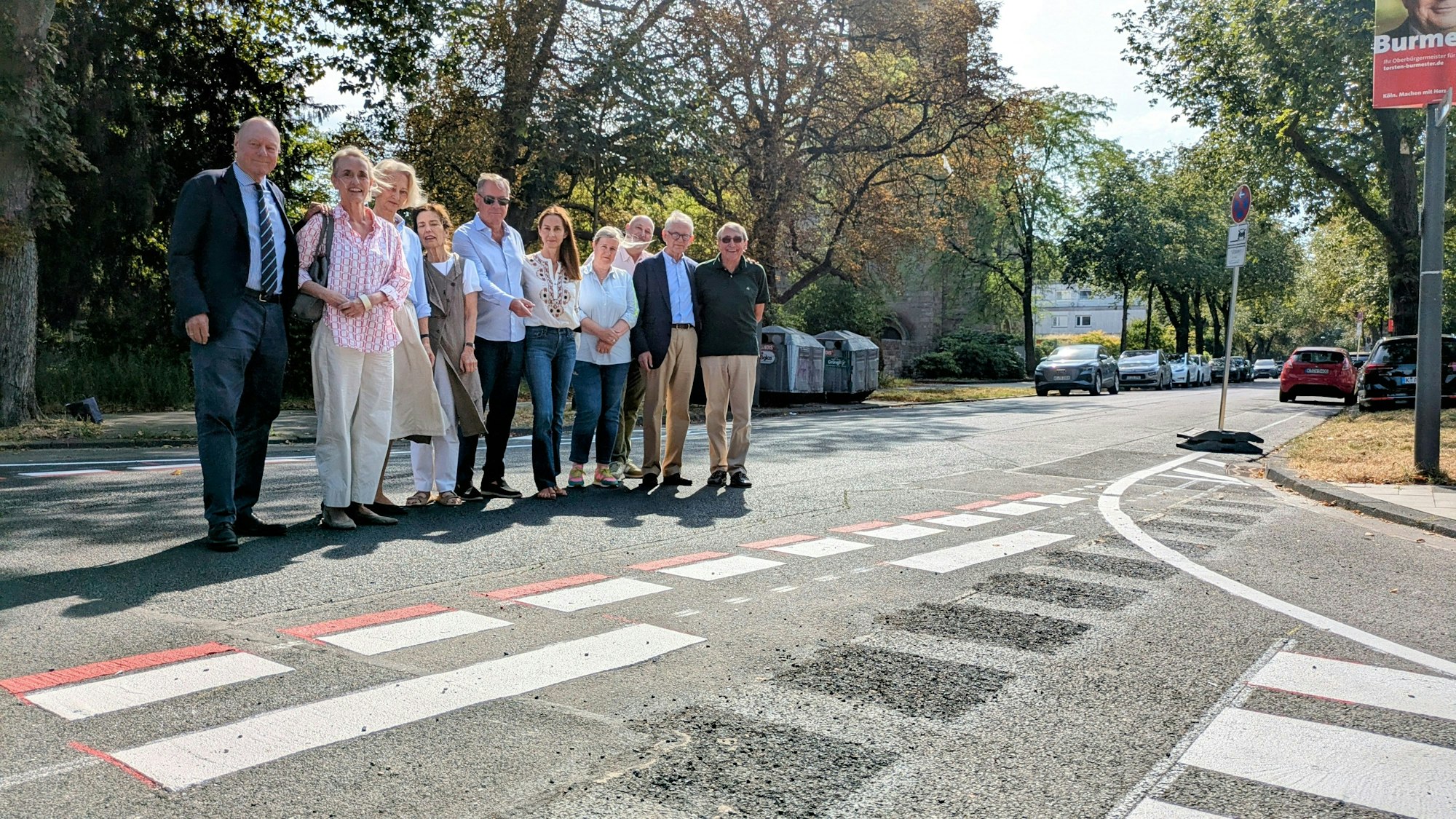 Die Anwohnenden in Marienburg sehen in den Markierungen der Fahrradstraße eine „Verschandelung“ ihres Veedels.