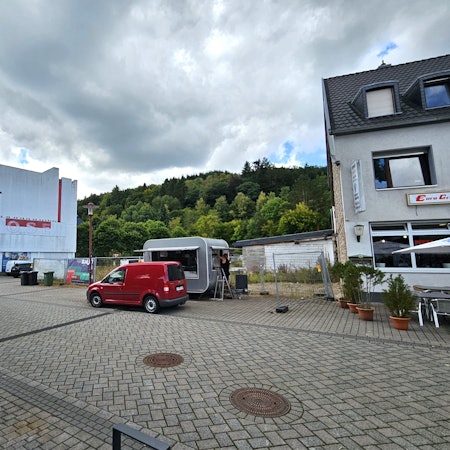 Blick auf die Baulücke neben dem ehemaligen Ose-Geschäft.