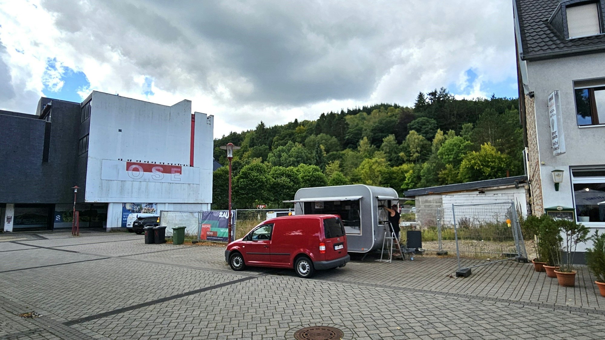 Blick auf die Baulücke neben dem ehemaligen Ose-Geschäft.