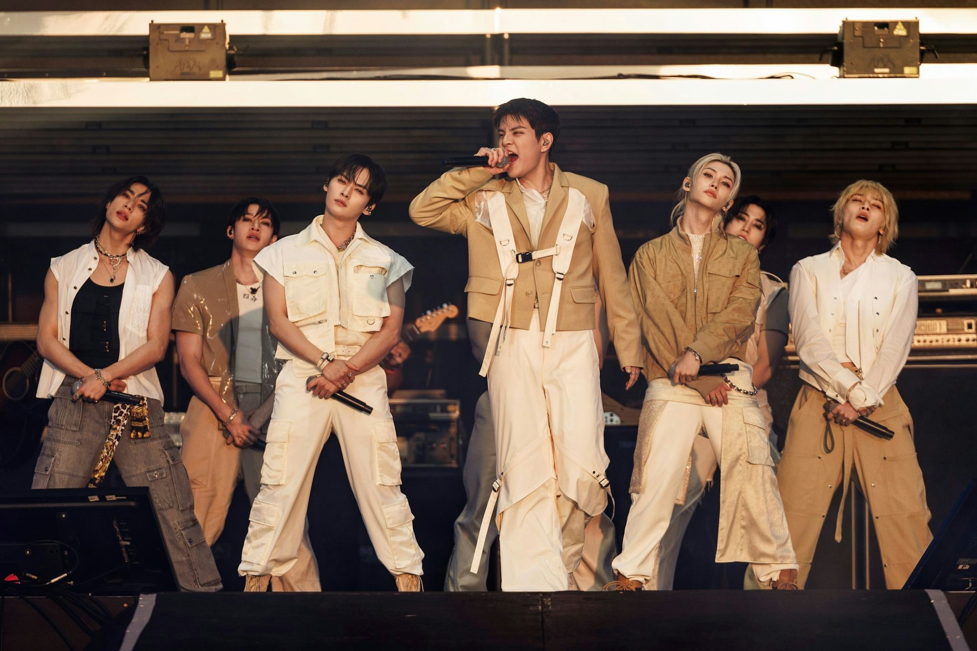 Die K-Pop Band Stray Kids ist in dieser Woche mit dem Album «Karma» neu eingestiegen auf die Eins. (Archivbild)