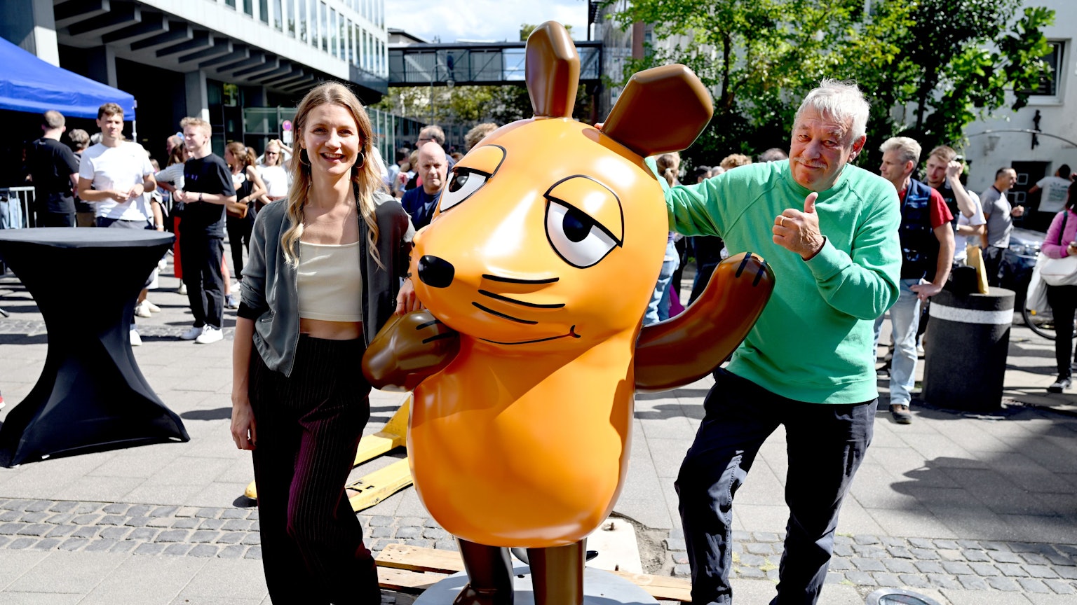 Feiern die Rückkehr der Maus: Moderator Christoph Biemann (r) und Moderatorin Jana Forkel
