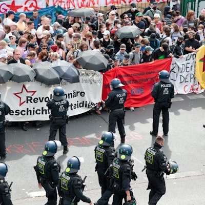 Vor den Toren der Deutz AG hatten sich rund 300 Personen versammelt.