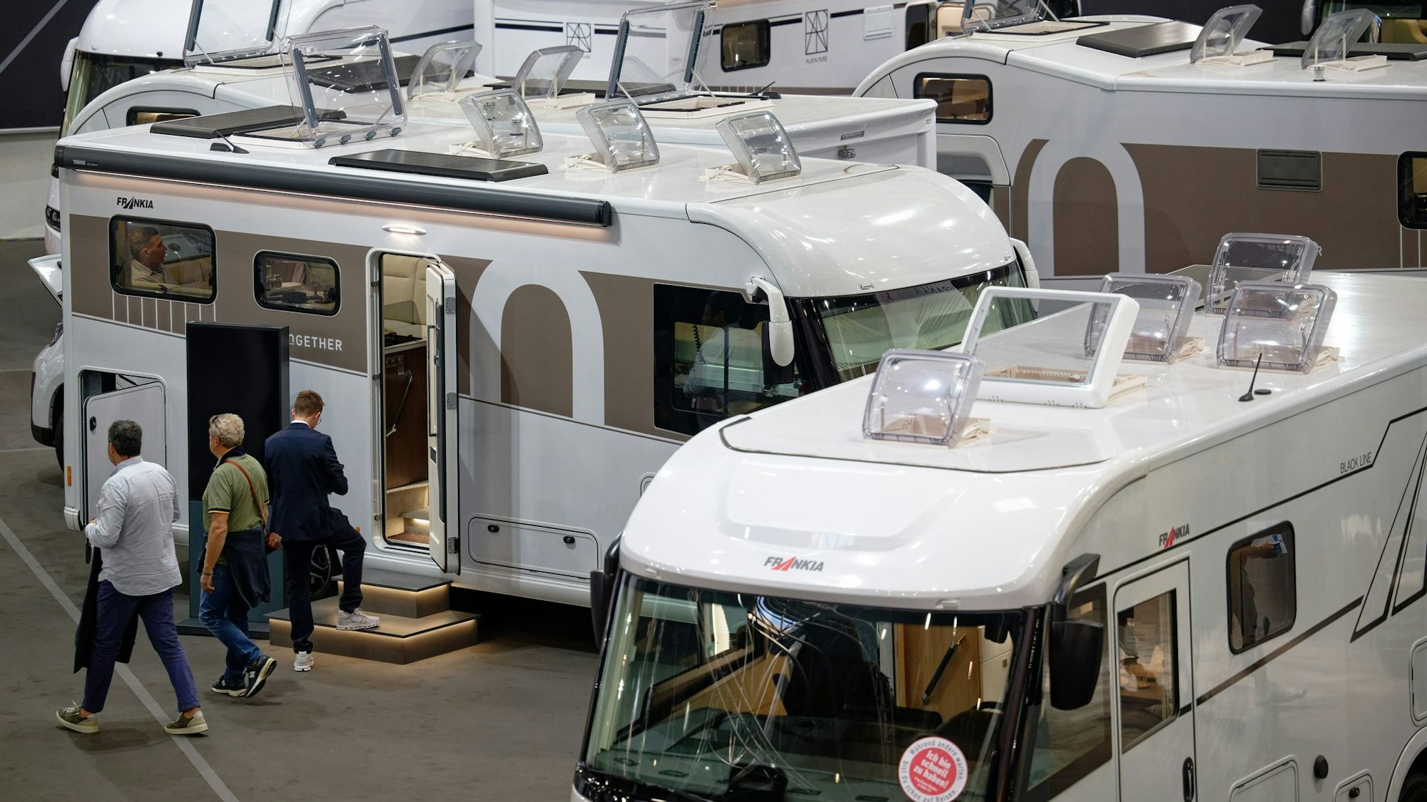 Bis zum 7. September zeigen beim «Caravan Salon» in Düsseldorf mehr als 810 Aussteller in 15 Messehallen und auf dem Freigelände das Angebot an Campingmobilen.