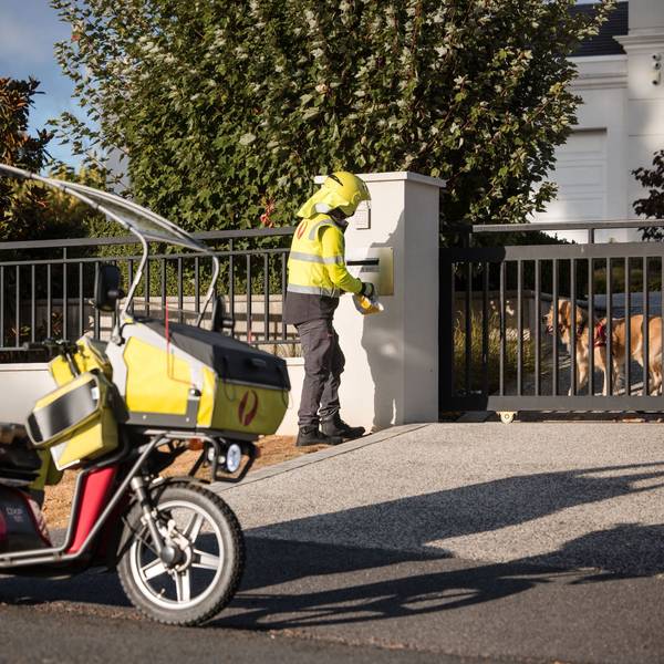 Im Dienste der Australia Post steht auch der gefeierte Zusteller Gurpreet Singh. dpa