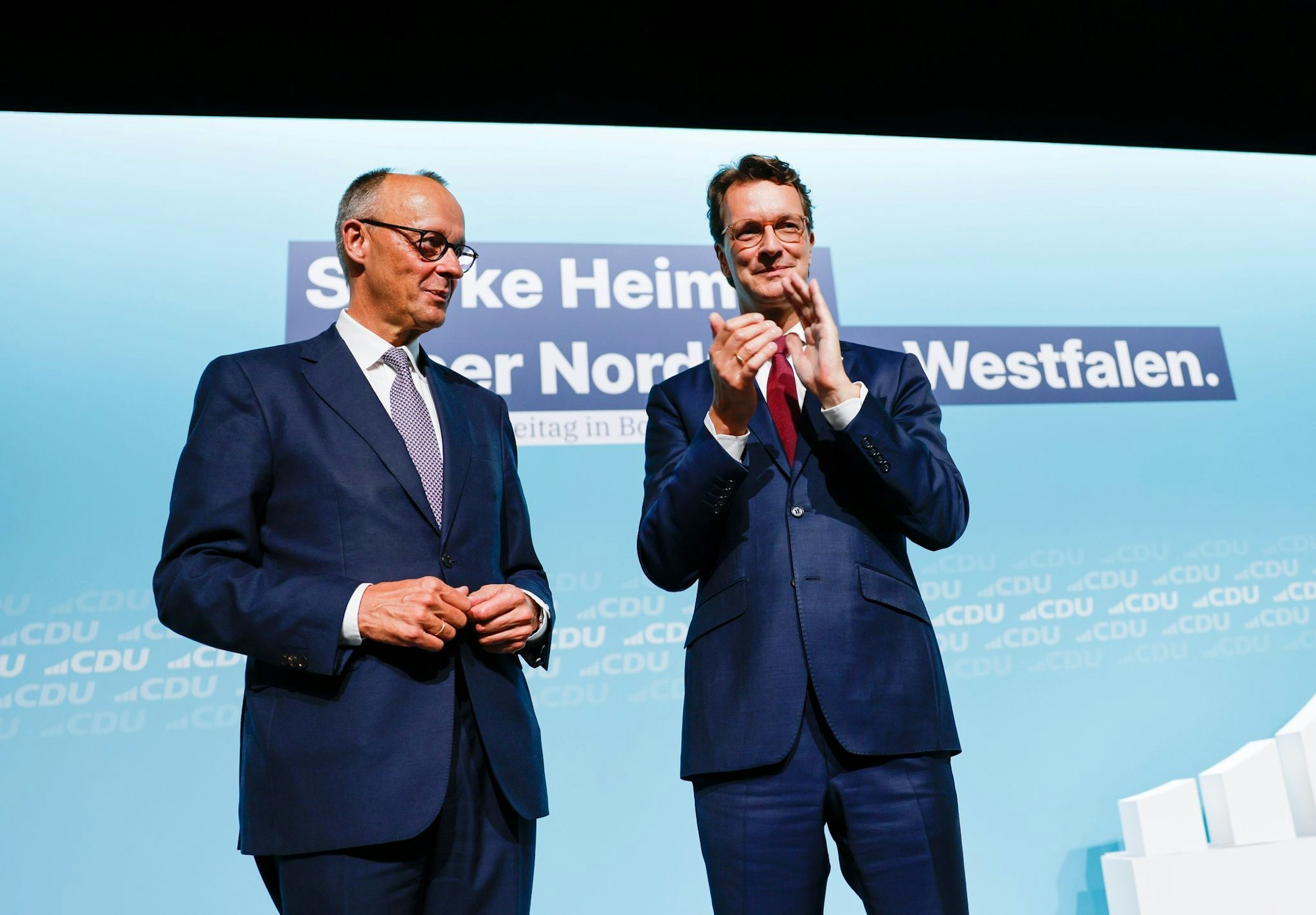 Heimspiel für Bundeskanzler Friedrich Merz und den nordrhein-westfälischen Ministerpräsidenten Hendrik Wüst vor ihrer CDU-Parteibasis.
