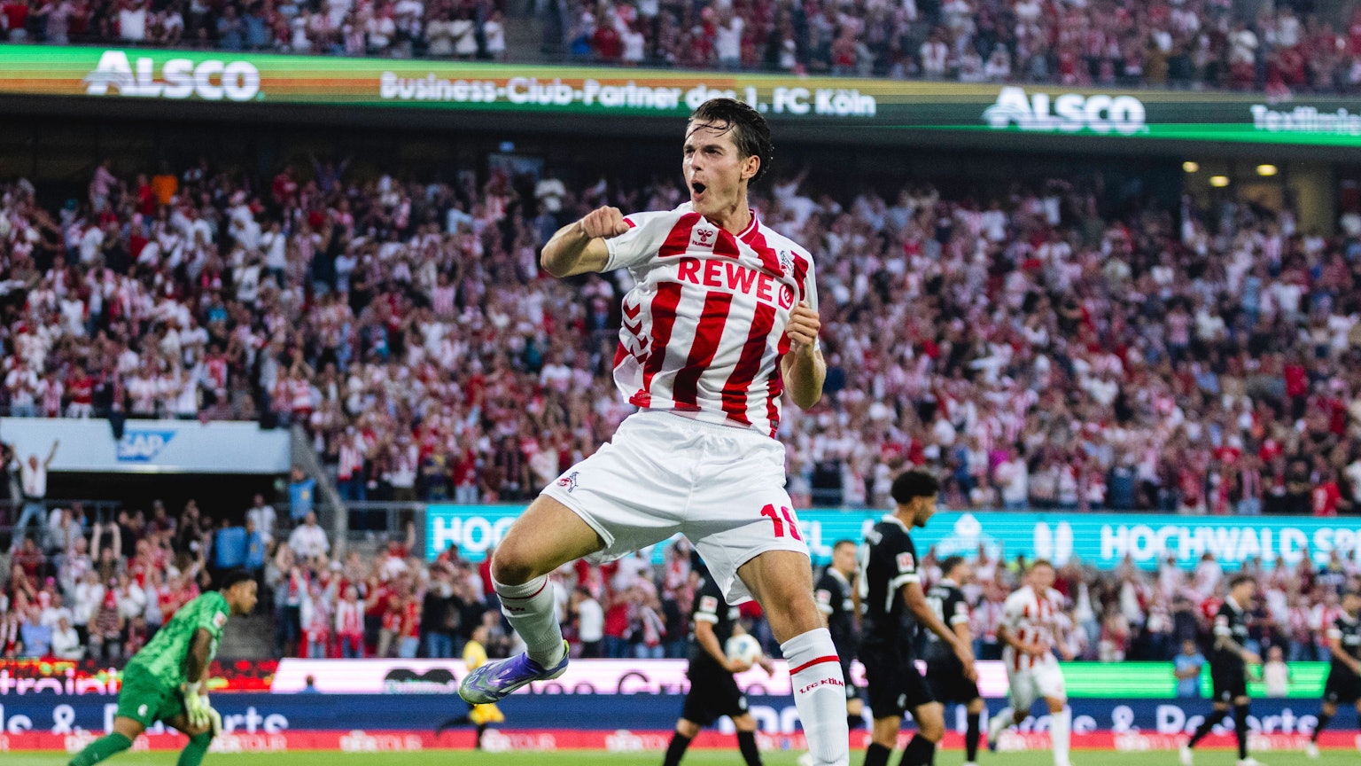Köln, RheinEnergieStadion, 31.08.2025: Jakub Kaminski of Koeln celebrates scoring the 1:0 goal the 1.Bundesliga 1.FC Koeln vs. SC Freiburg. *** Köln, RheinEnergieStadion, 31 08 2025 Jakub Kaminski of Koeln celebrates scoring the 1 0 goal the 1 Bundesliga 1 FC Koeln vs SC Freiburg