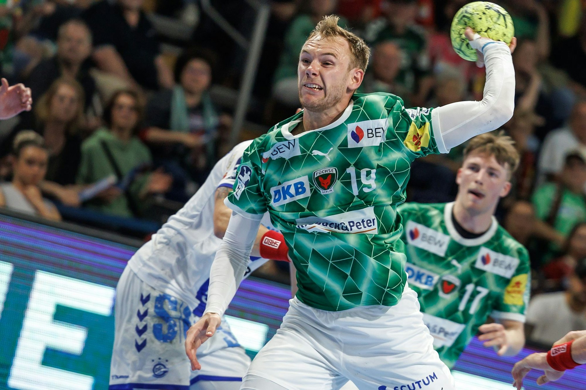 Welthandballer Mathias Gidsel war bester Schütze der Füchse. (Archivbild)