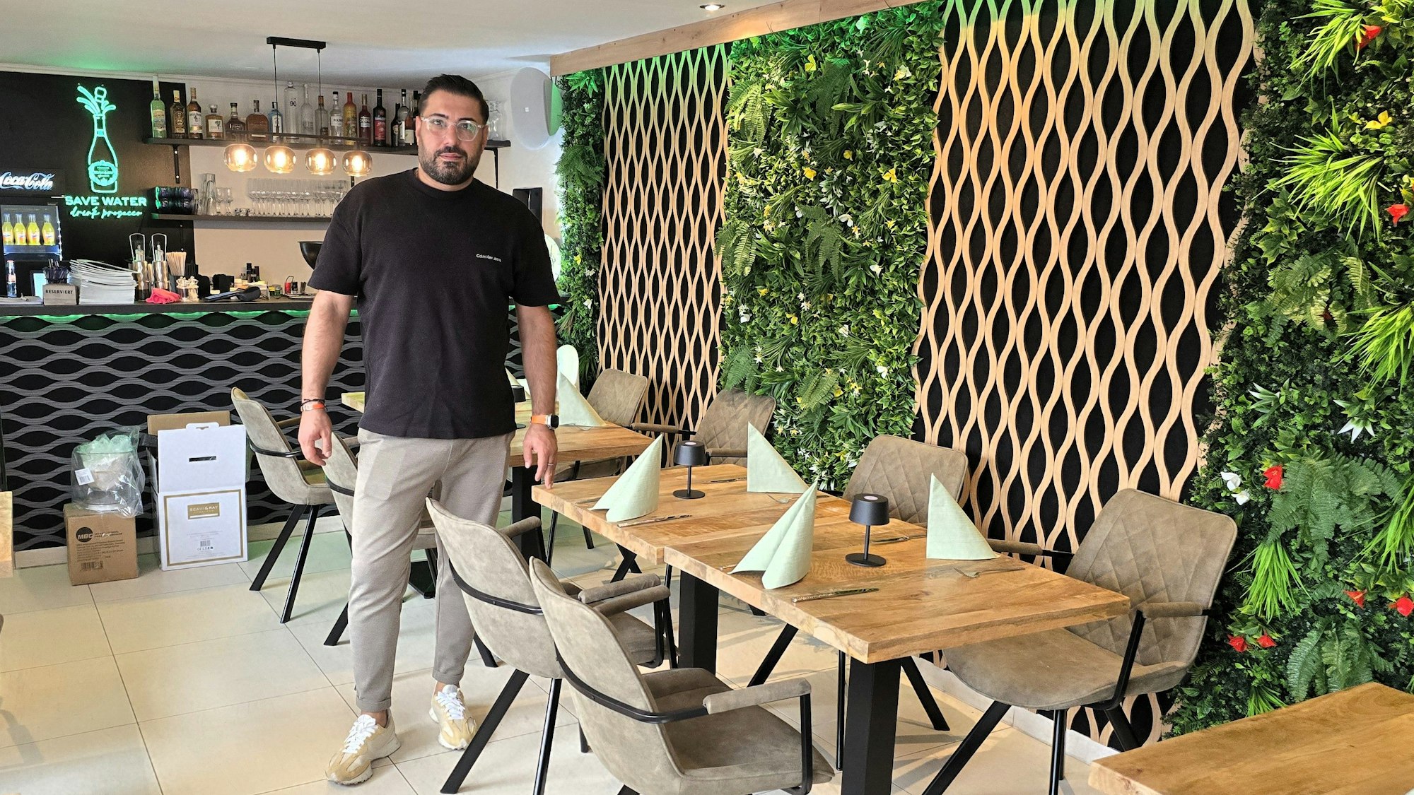 Nach den Umbau bietet die Pizzeria Nunzio den Gästen einen gemütlichen, neuen Gastraum.