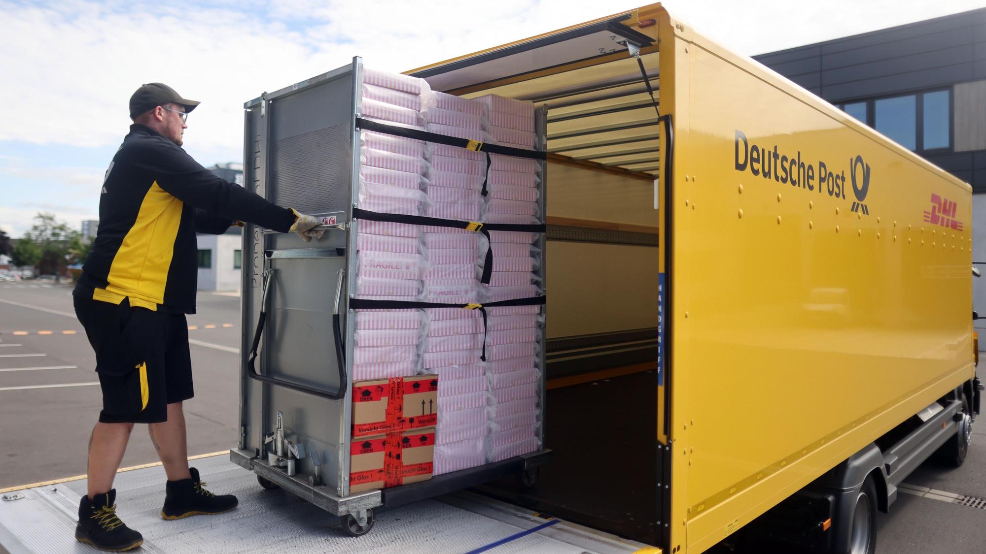 Auf die Reise geht es innerhalb Deutschlands mit DHL.