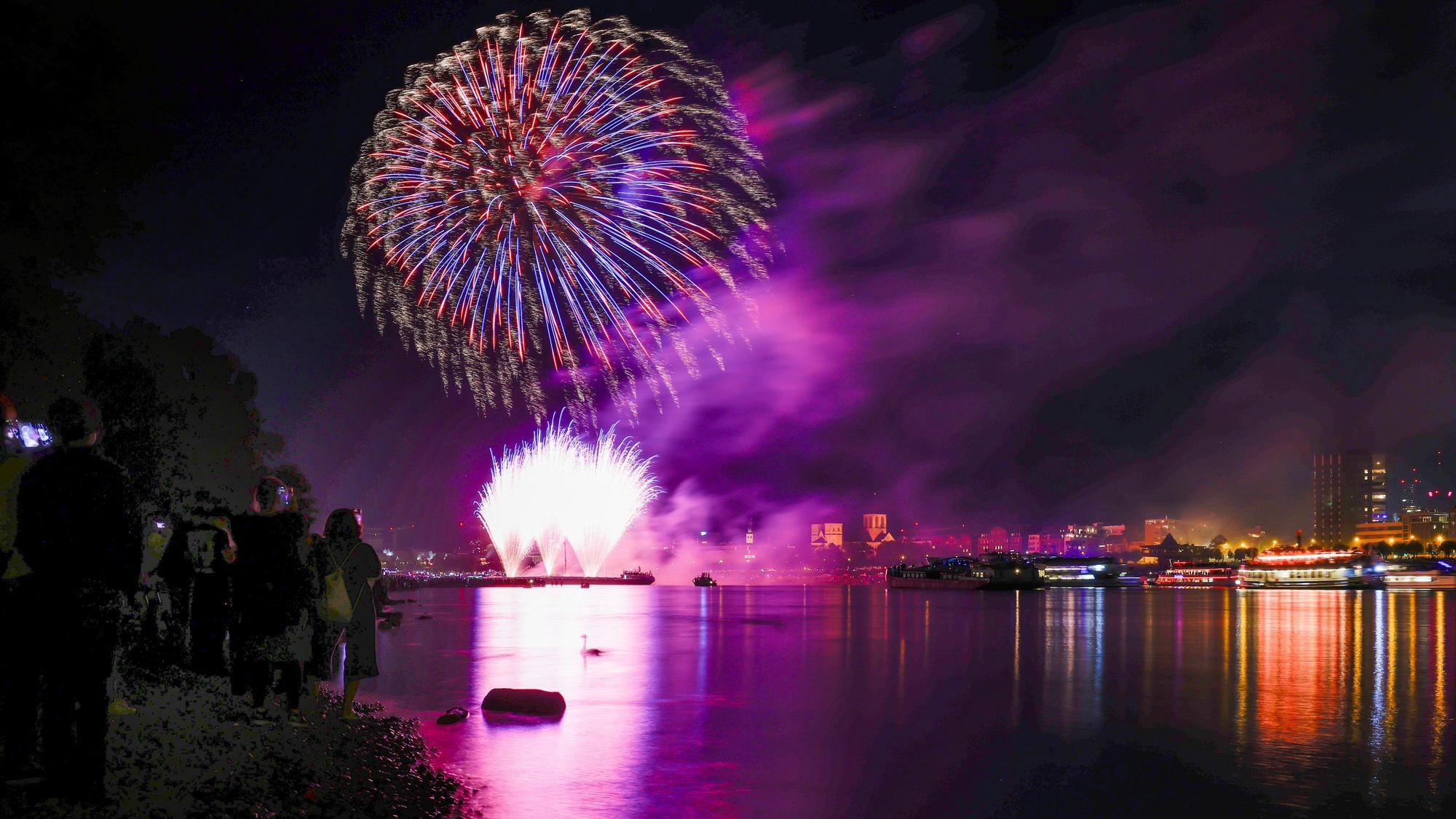 Erstmals wieder seit 2019 funkelten die Kölner Lichter über dem Rhein.