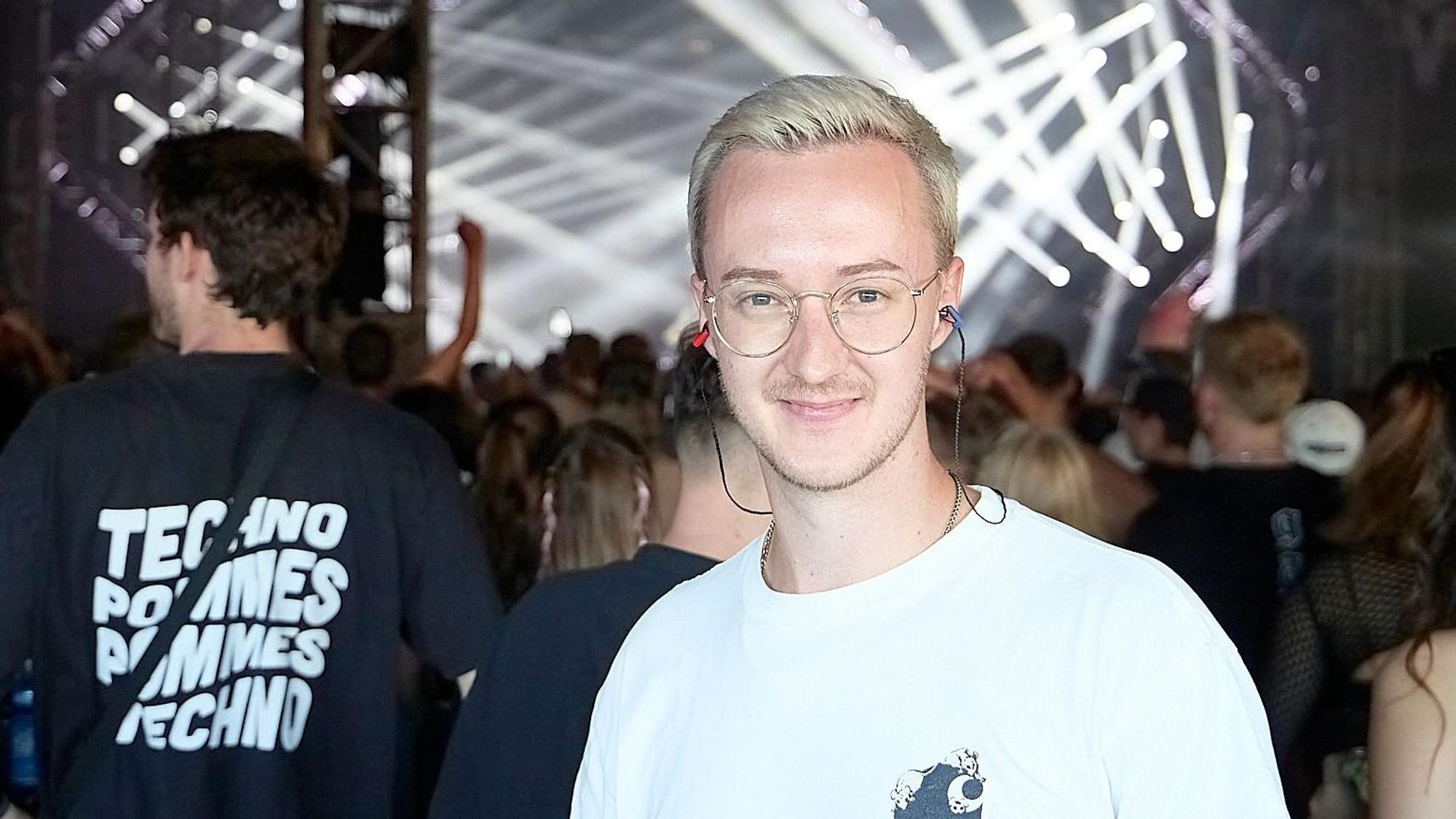 Yannic Groell steht vor der Core-Stage.