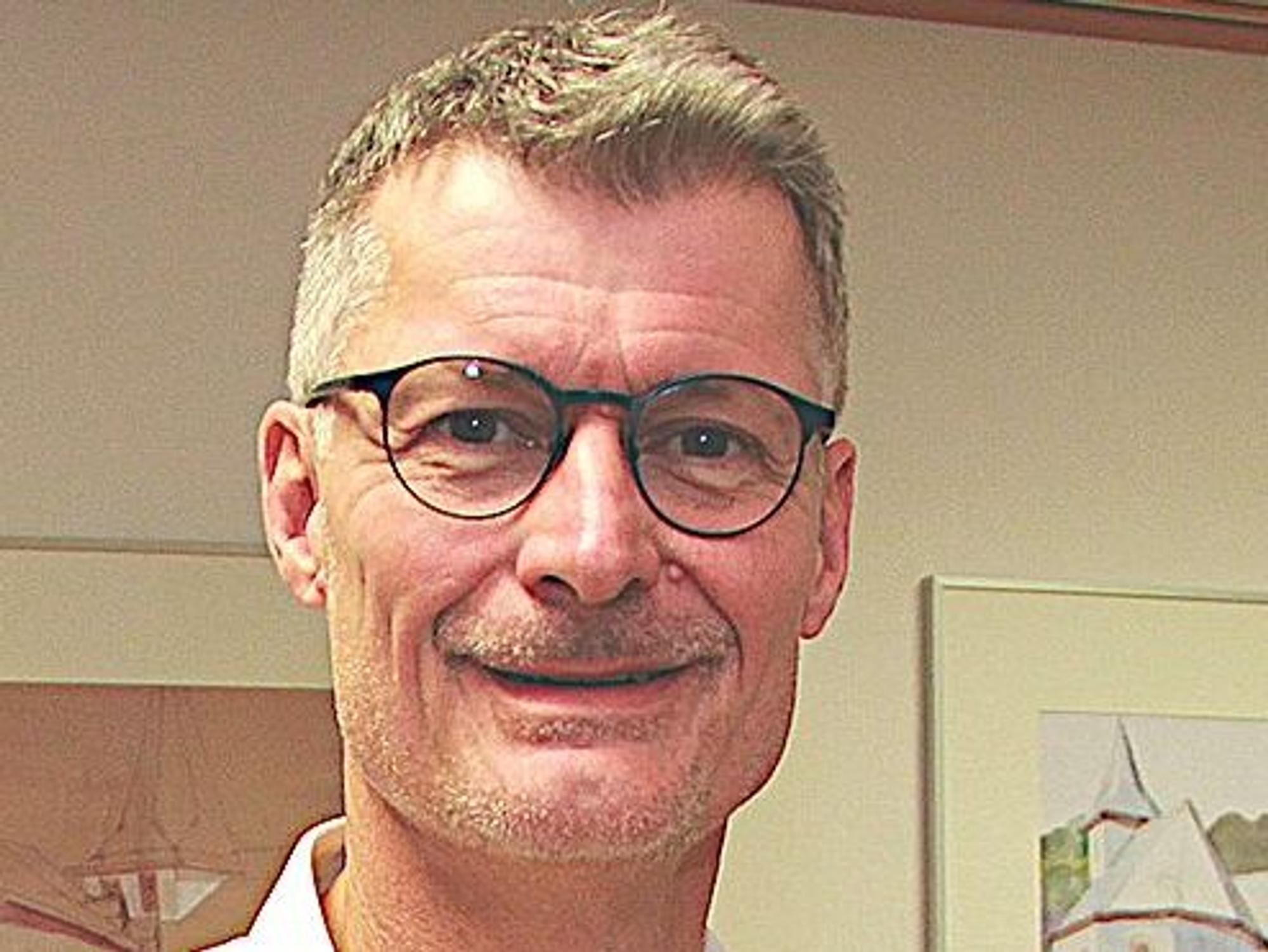 Das Porträtbild zeigt Jan Lembach.