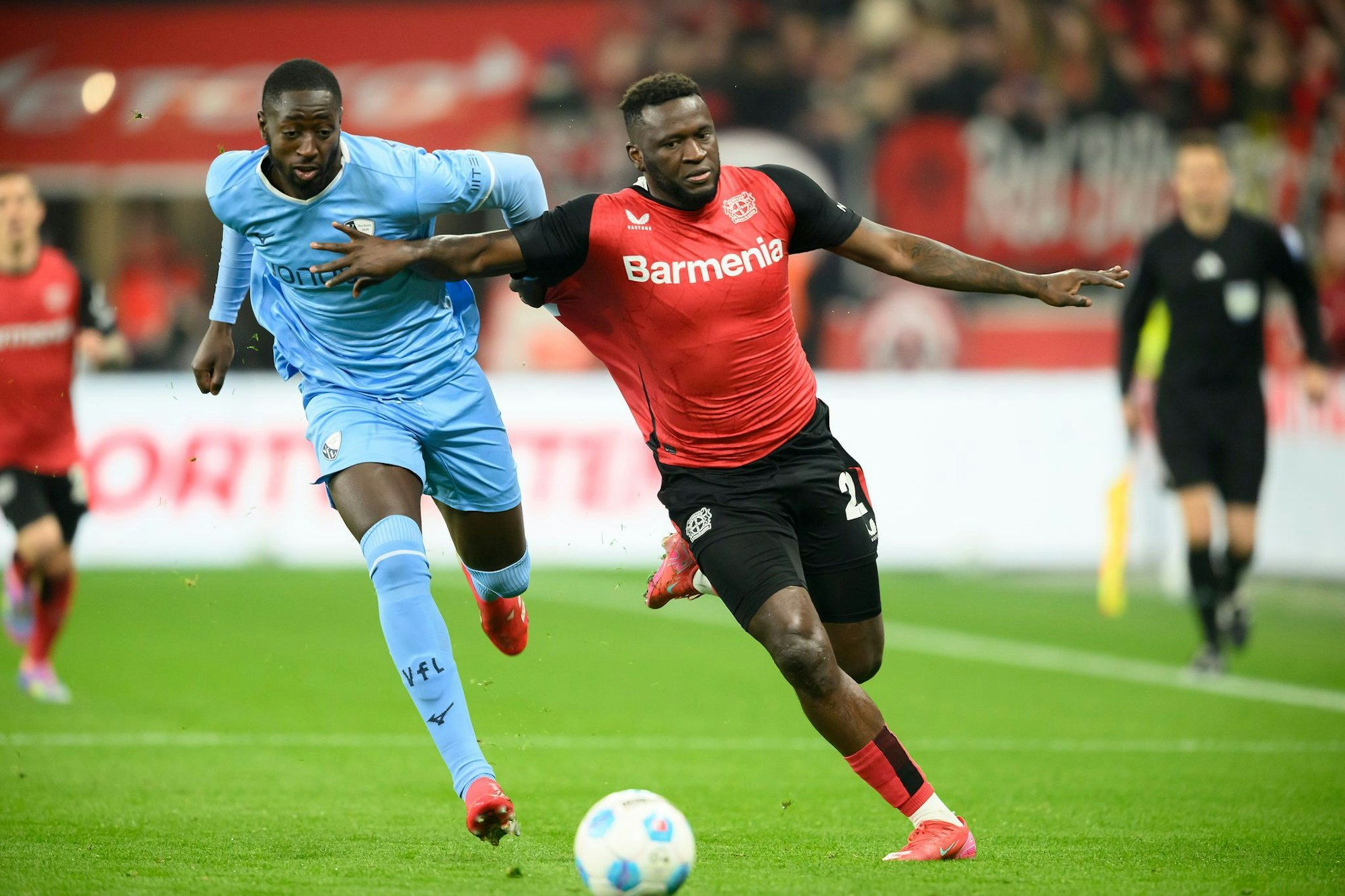 Victor Boniface (r.) von Bayer 04 Leverkusen. (Archiv)