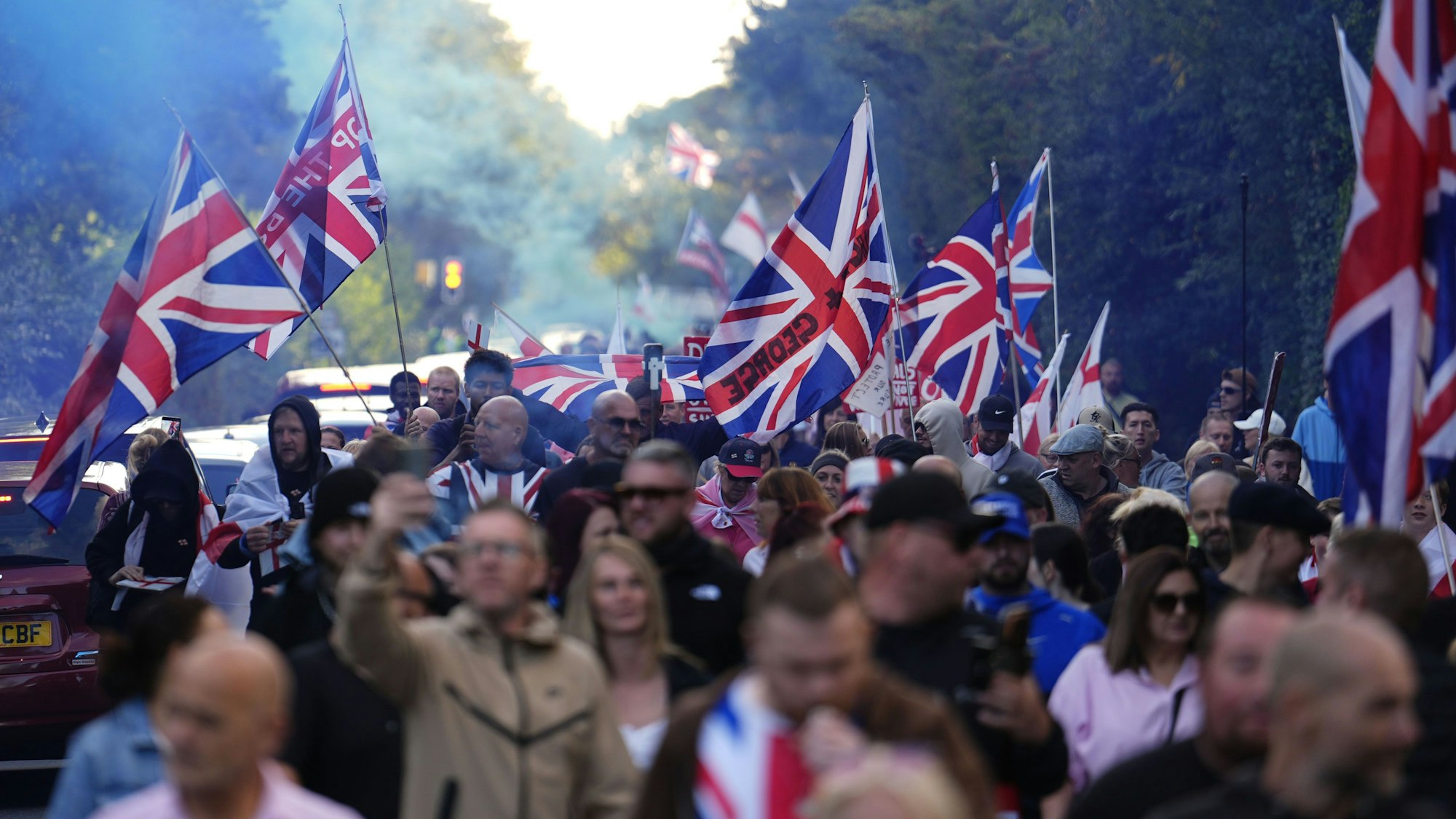 In der Nähe des Bell Hotels demonstrierten zuletzt immer wieder gegen die Unterbringung von Migranten in dem Gebäude.