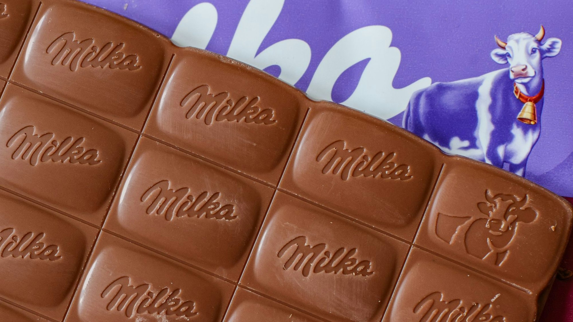 Verbraucherschützer klagen gegen die kleinere Packung von Milka-Schokolade. (Archivbild)