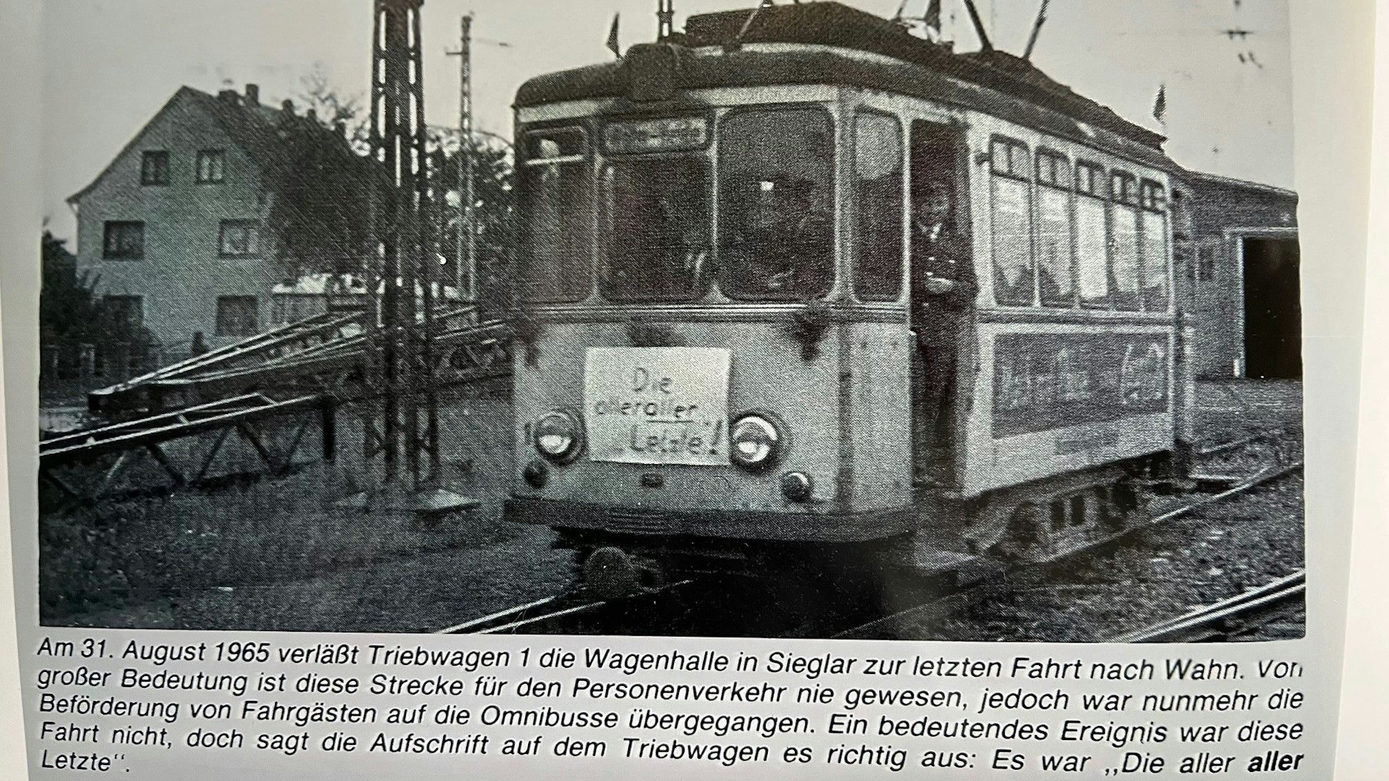 Die „aller aller Letzte“ Bahn zur Personenbeförderung verlässt Ende August 1965 den Betriebshof Sieglar.
