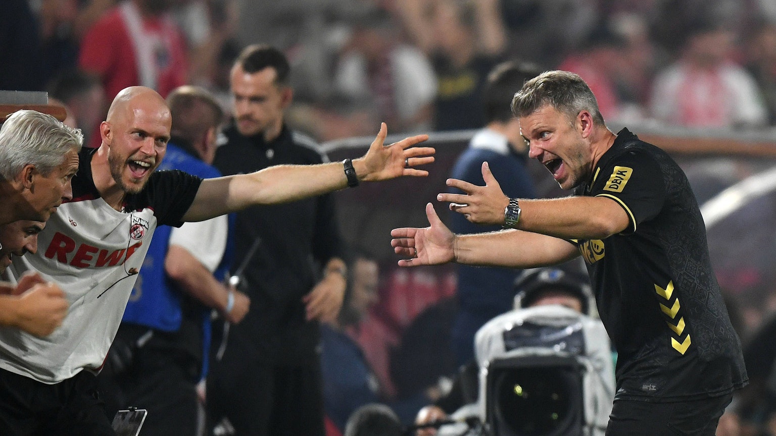 Trainer Lukas Kwasniok (rechts) mit seinen Co-Trainern Frank Kaspari (links) und Rene Wagner (Mitte).