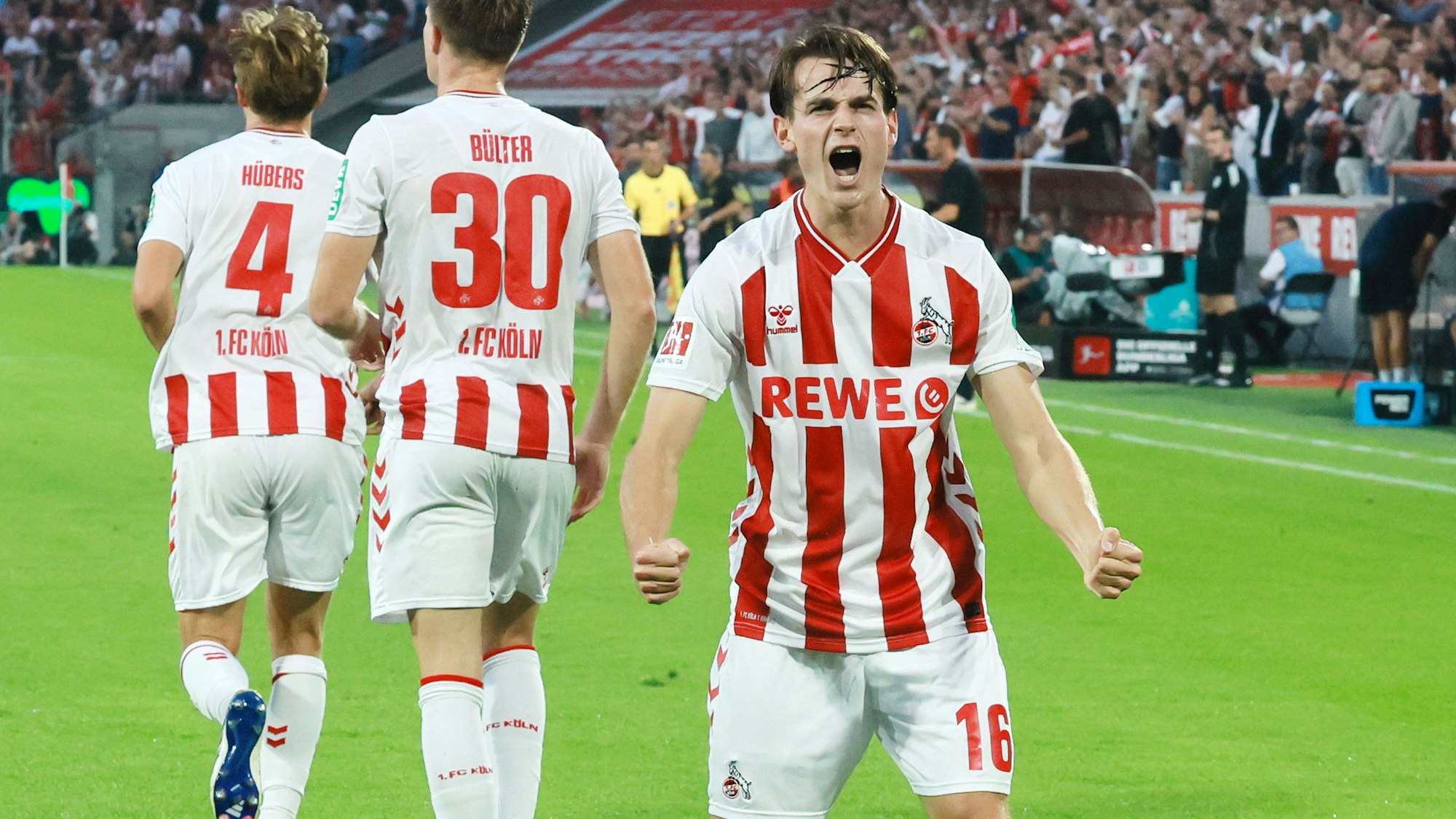Großer Jubel nach dem Tor zum 1:0 von Jakub Kaminski.